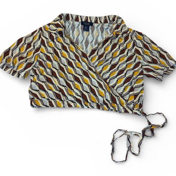 Rachel Roy Geometric Wrap Crop Top Short Sleeve Tie Waist Size M NWOT - Picture 2 of 4